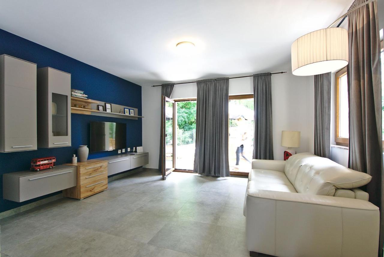 Holiday House With Pool Cavle Bagian luar foto