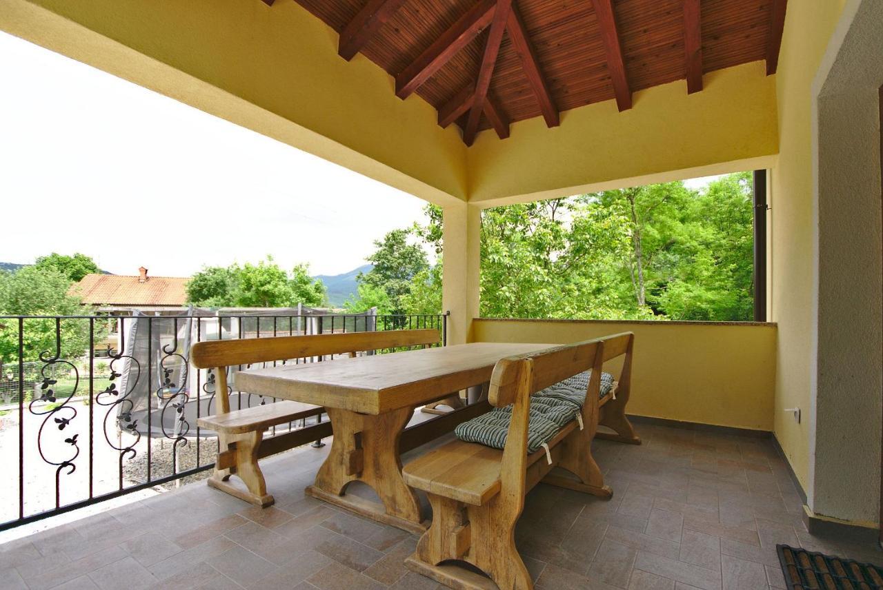Holiday House With Pool Cavle Bagian luar foto