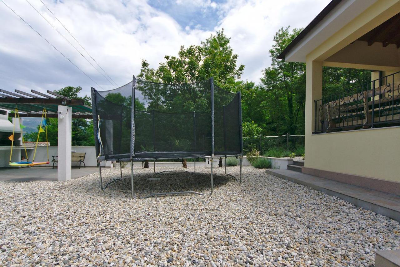 Holiday House With Pool Cavle Bagian luar foto